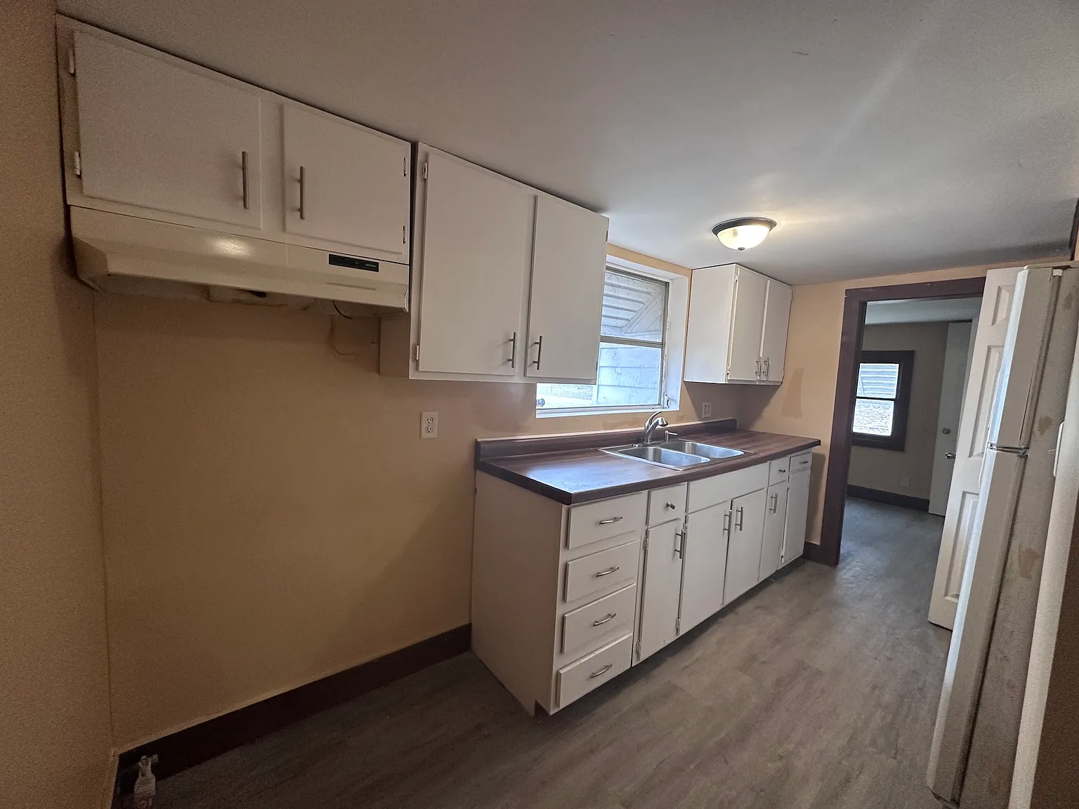 4 bed, 1350 sqft, $1,095 — Photo 2