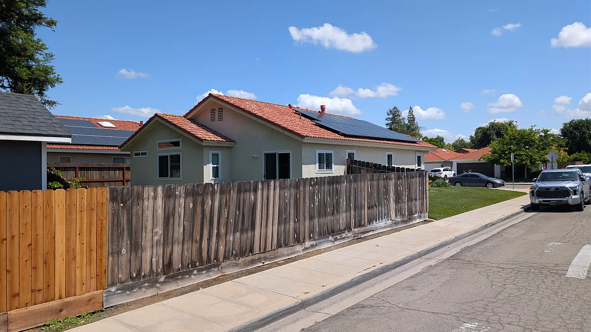 Building Photo - 5688 W Escalon Ave
