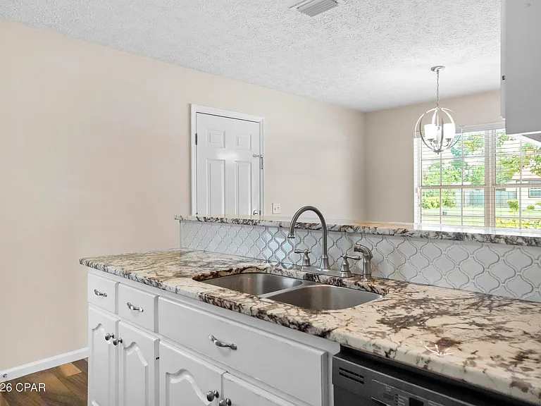 1815 Foster Ave — Photo 5