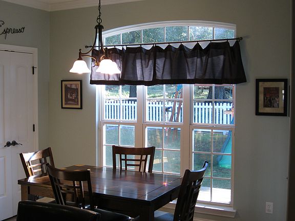 Eat-in kitchen & pantry