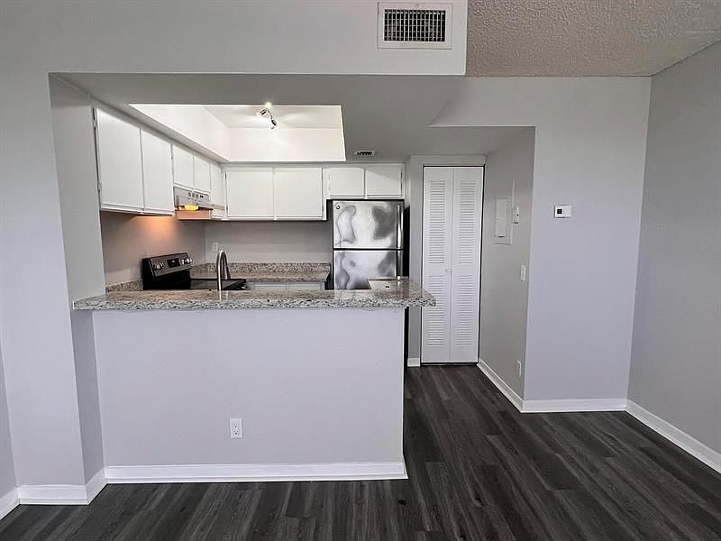 1st image of 718 Executive Center Dr APT 31