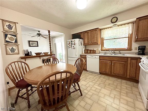 4th image of 250 Corriedale Dr