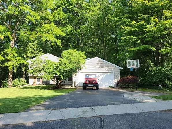 6505 Thimbleweed Ln NE, Rockford, MI 49341