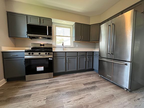 3rd image of 125 Riverside Dr