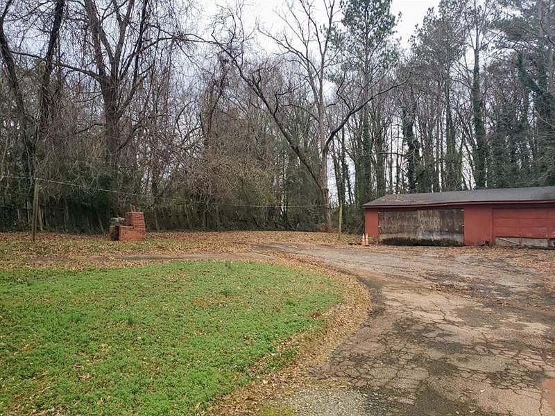 2nd image of 2048 Flat Shoals Rd