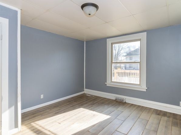 cedar-rapids-iowa-442795423 picture