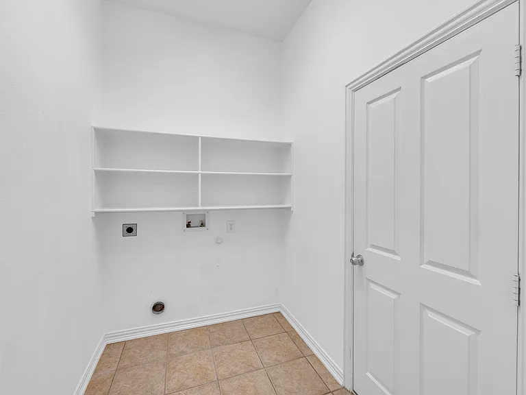 3920 Autumn Ln — Photo 17