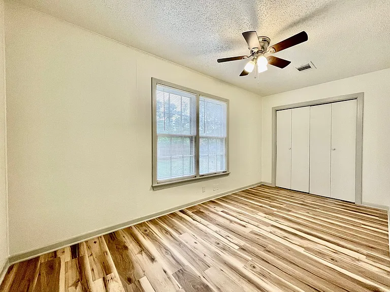 619 Barbara Dr — Photo 10