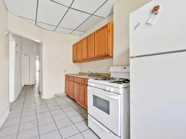 610 Ashford Street image 15 of 32