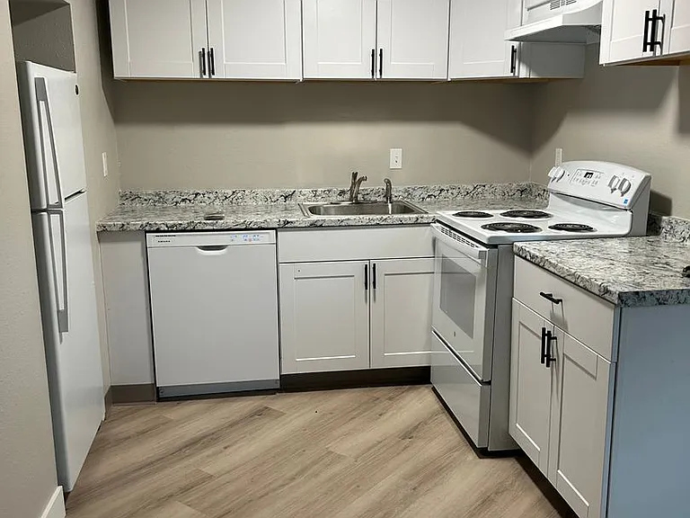 315 NW 9th St #5 — Photo 3
