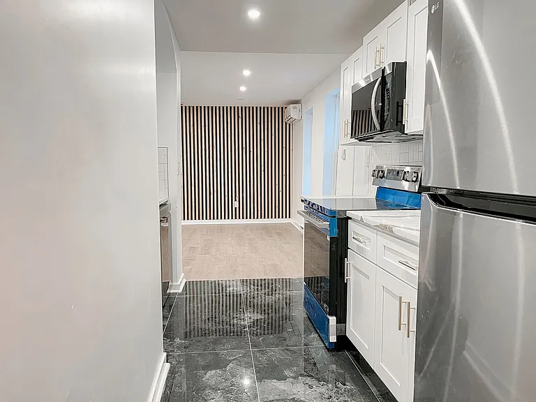208 Warren St — Photo 33
