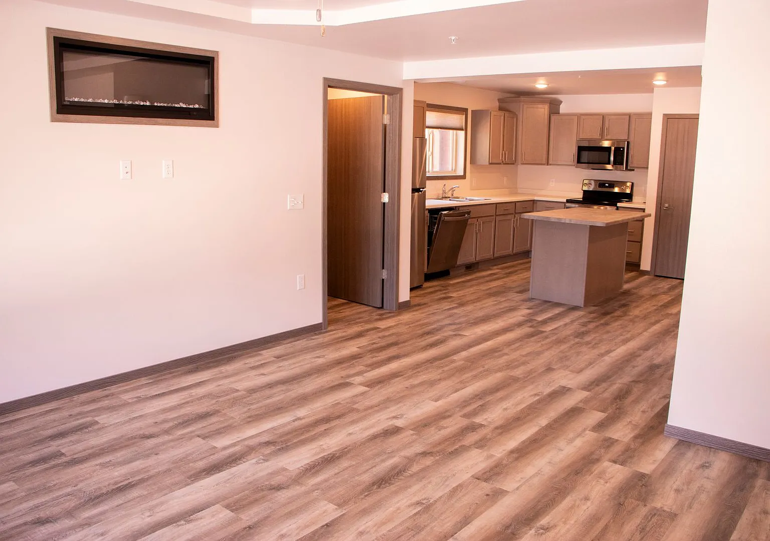 2 Bedroom Townhome! Part of 6-Plex — Photo 4