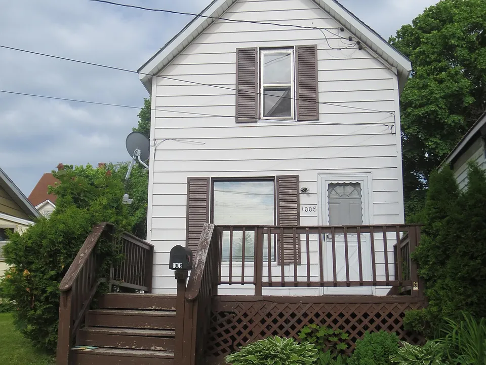 1008 Tweed St