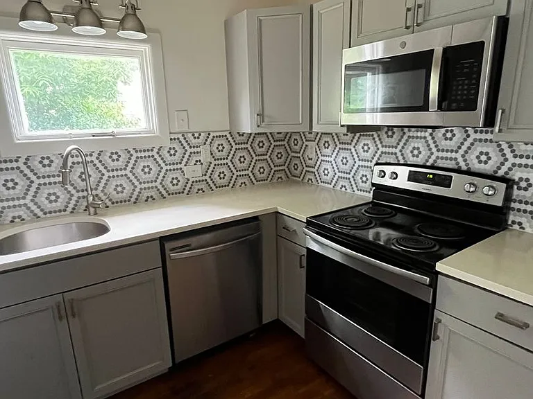 1005 E Wylie St — Photo 5