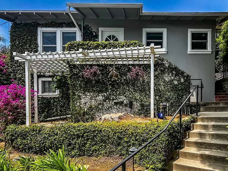 Unbelievable Stand-Alone 2-Bedroom House in Prime West Hollywood Hills — Photo 1