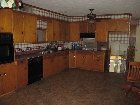 5th image of 1006 Woodlawn St