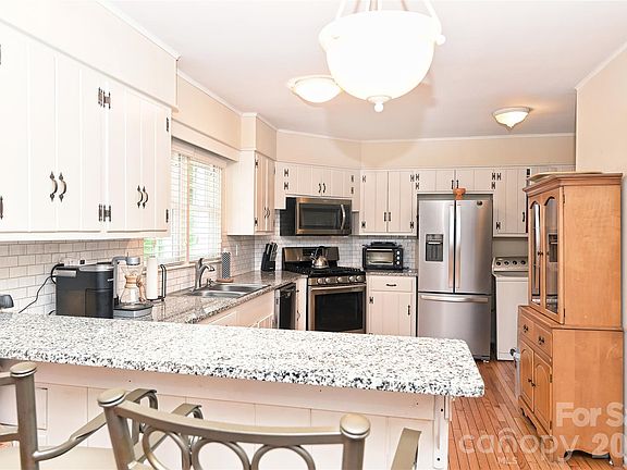 2nd image of 5801 Fairview Rd