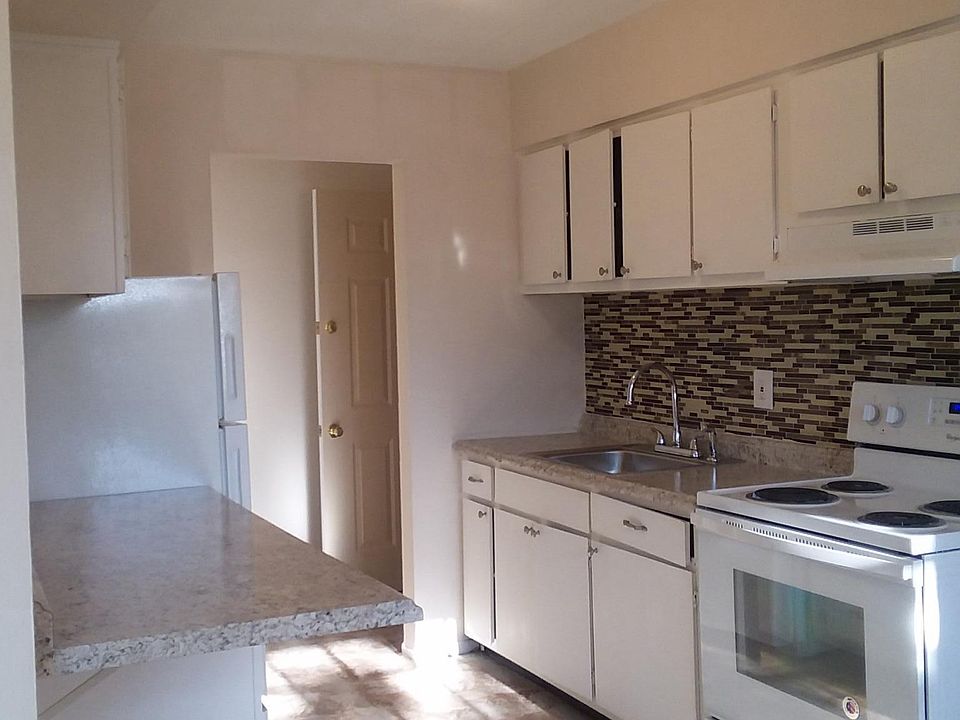 1st image of 35 Cedar Ln APT 8
