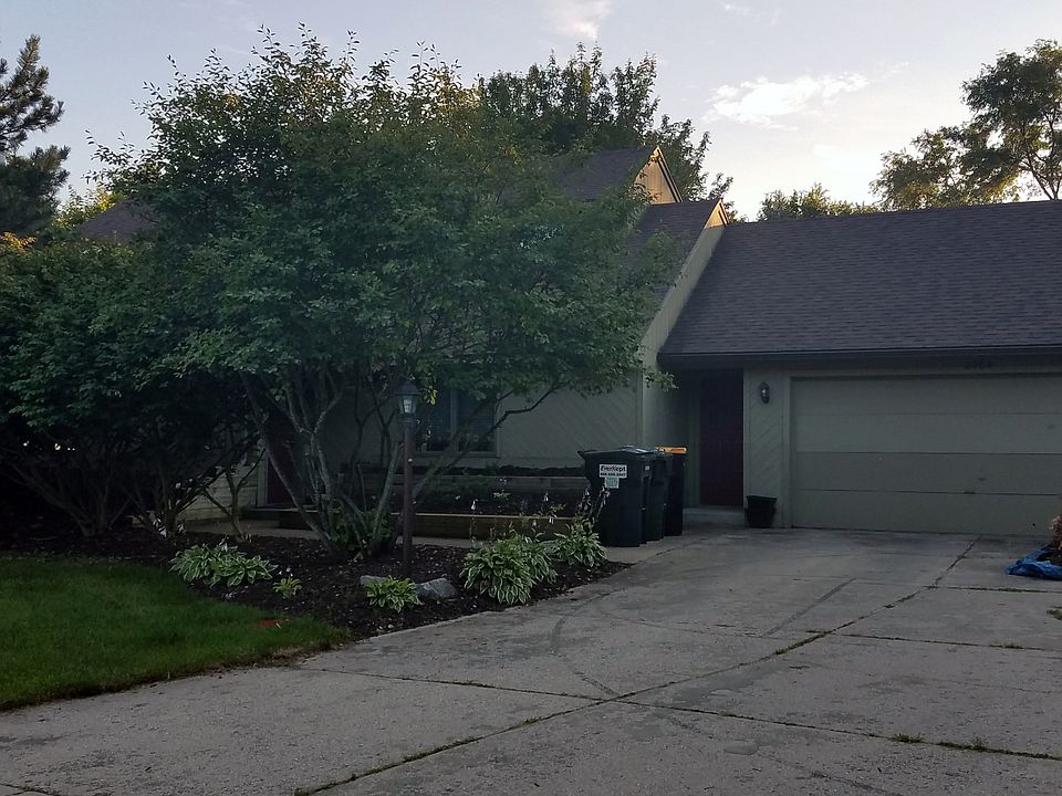 2nd image of 2366 Lakehurst Dr NE