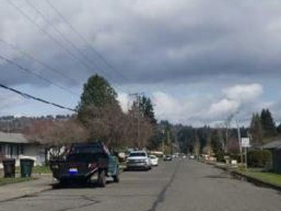 Exterior Neighborhood (street photo)