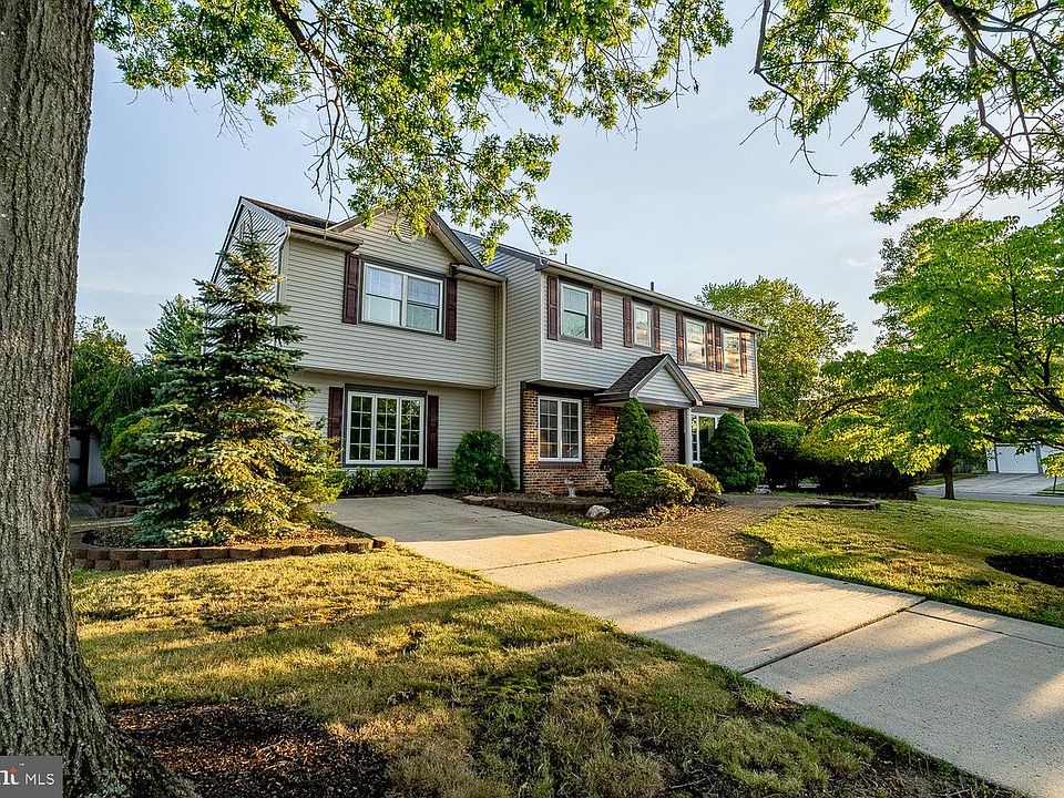 1st image of 13 Mulberry Ln
