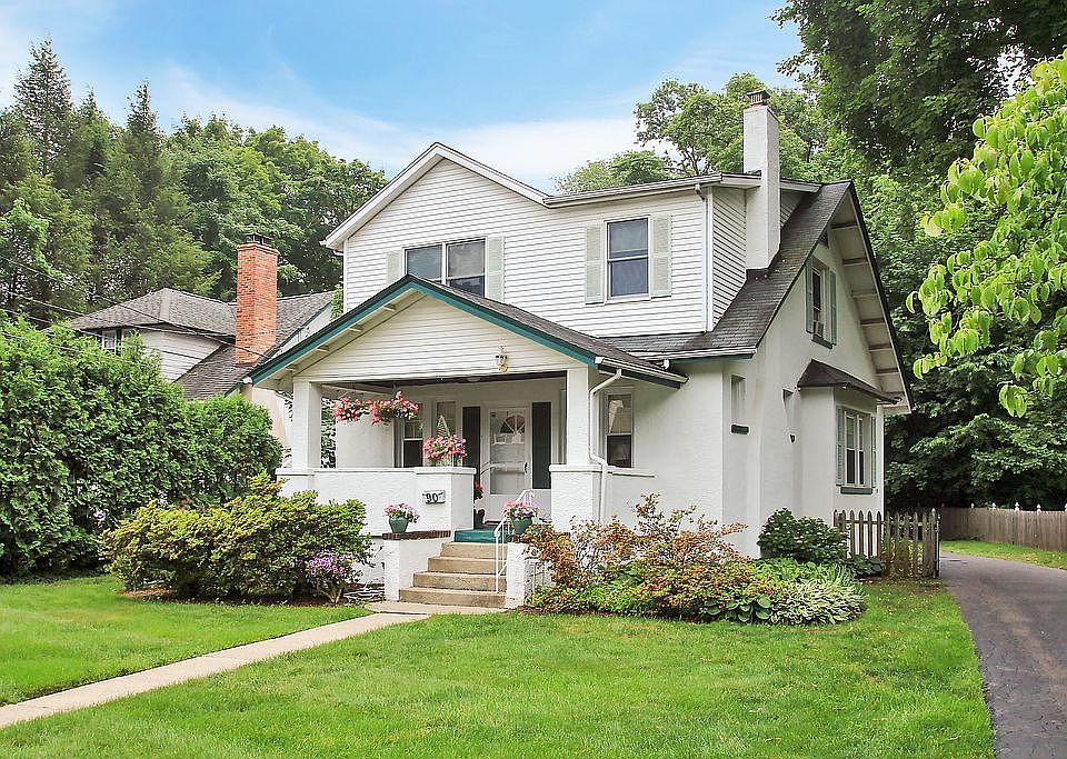 1st image of 90 S Highwood Ave