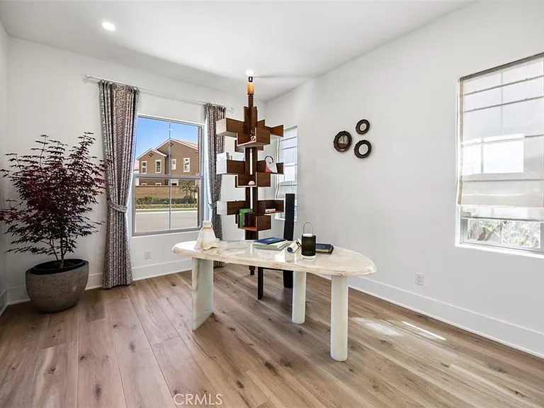 135 Oakstone — Photo 17