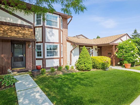 3rd image of 141 Greenmeadow Dr #141