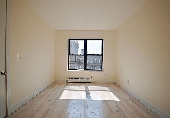 4th image of 92 Pinehurst Ave APT 6L