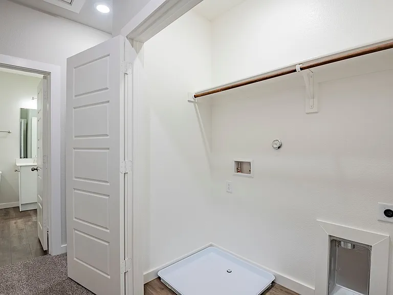 653 Wheatfield Dr — Photo 14