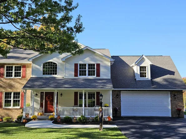 360 Ibis Dr, Hollidaysburg, PA 16648