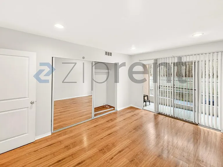 14335 Huston St #C — Photo 2