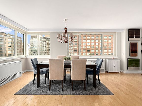 3rd image of 45 W 67th St APT 25D