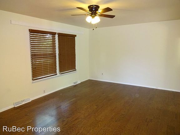2nd image of 4923 Malibu Dr