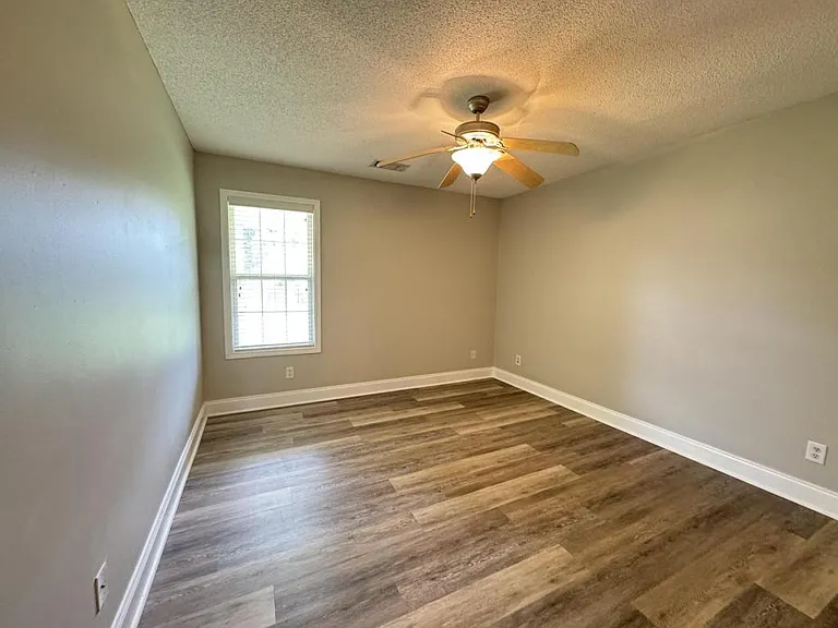 204 Mahan Dr — Photo 32