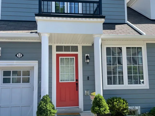 32 Berkshire Ave, Wasaga Beach, ON L9Z 0G3