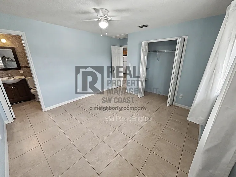 843 SW 16th Ter — Photo 12