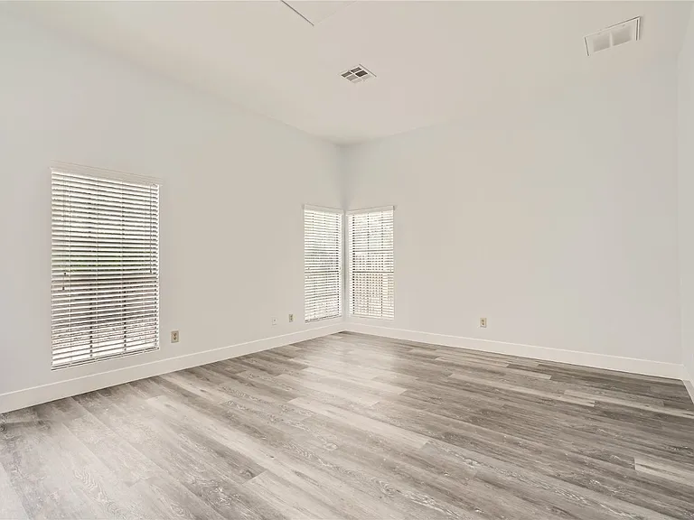 4844 Maryvale Dr — Photo 8