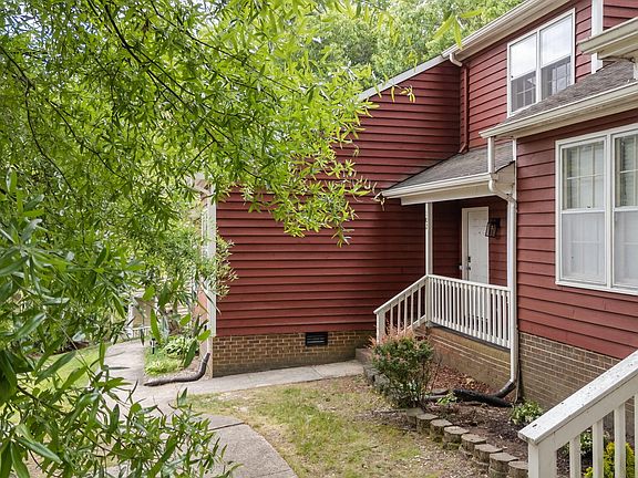 3rd image of 102 Shady Spring Pl