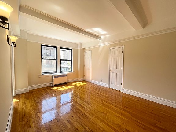 3rd image of 121 E 31st St APT 8J