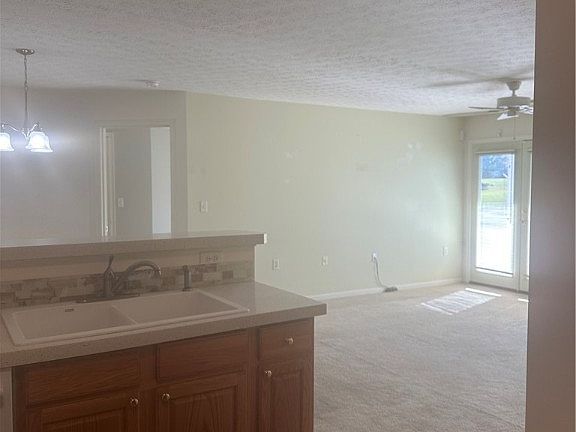 3rd image of 3047 Cumberland Ln APT 102