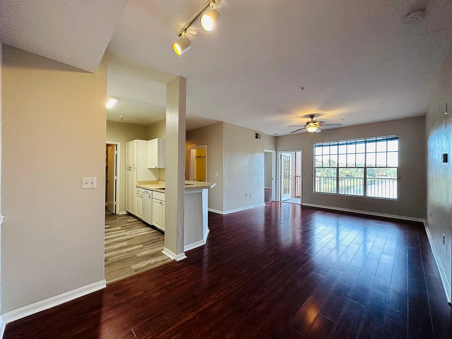 5542 Metrowest Blvd — Photo 4