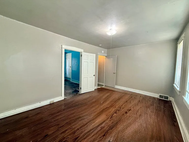 13 Hazel St — Photo 9