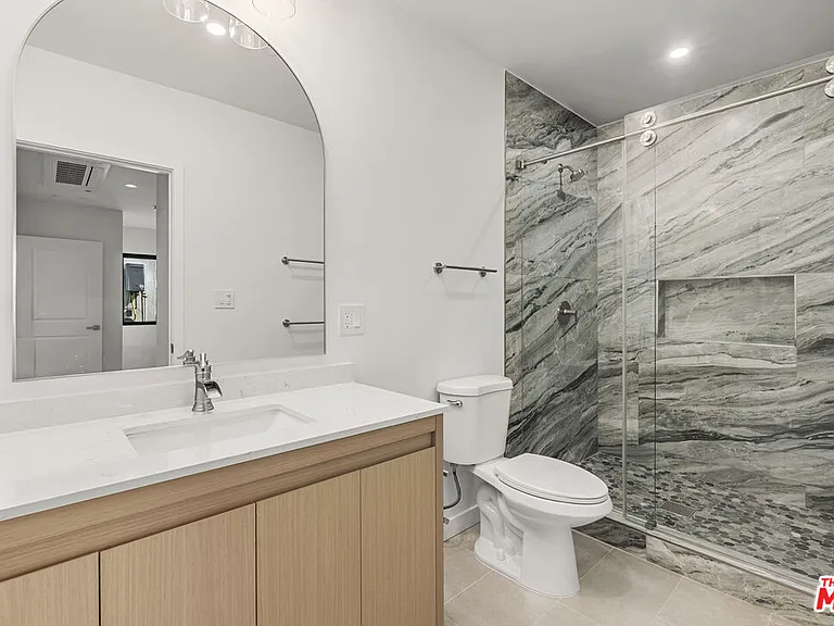 822 N Orange Grove Ave #822.5 — Photo 14