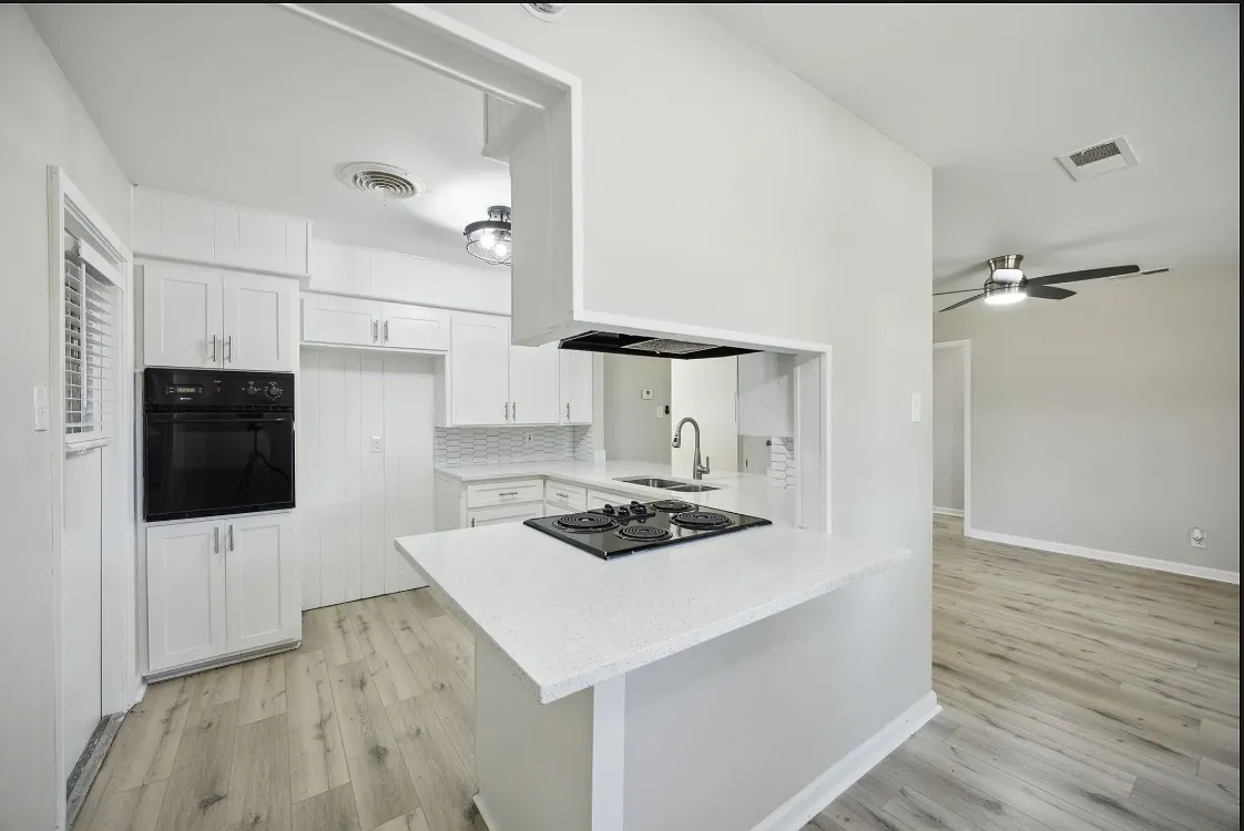 3 bed, 1305 sqft, $1,850 — Photo 1
