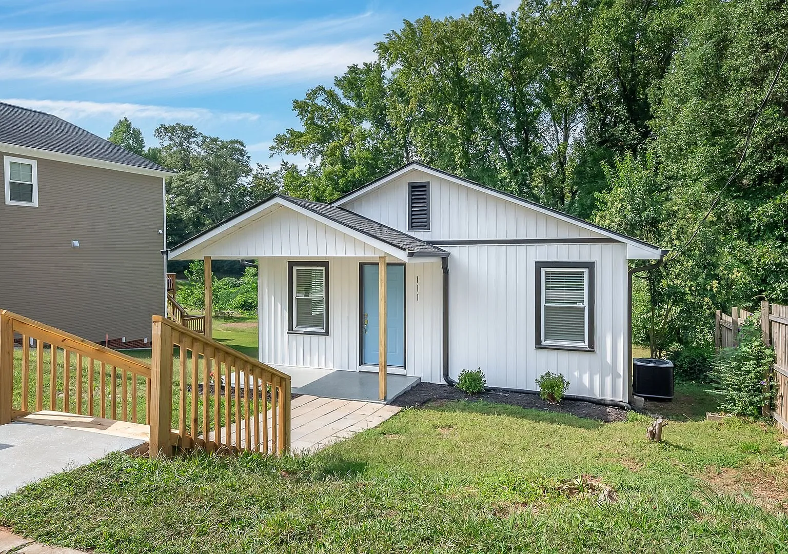2 Bed, 1 Bath Home in Downtown Greenville Available — Photo 1
