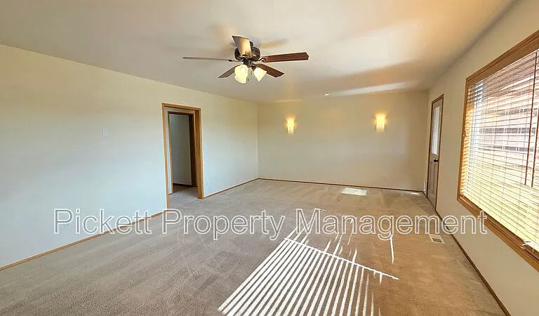 8671 Silverdale Way NW — Photo 12