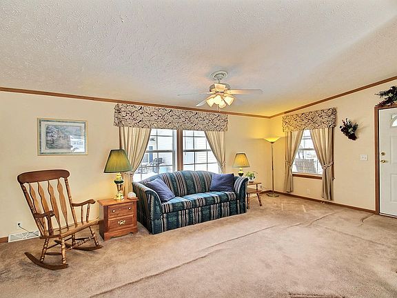 3rd image of 3002 Heritage Ln