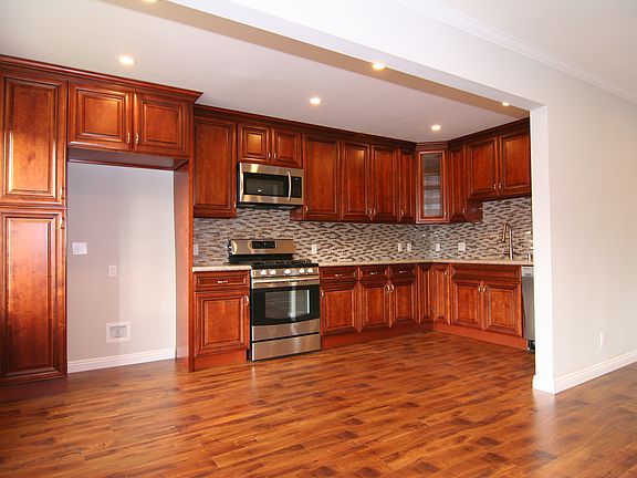 3rd image of 10420 Floralita Ave