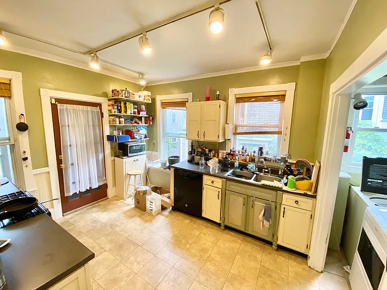 12 Oswald St — Photo 7